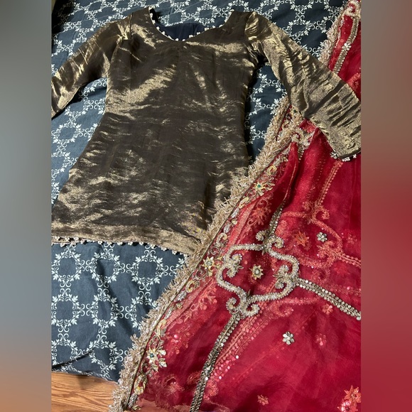 Brand new red bridal lengha comes with two options for the top